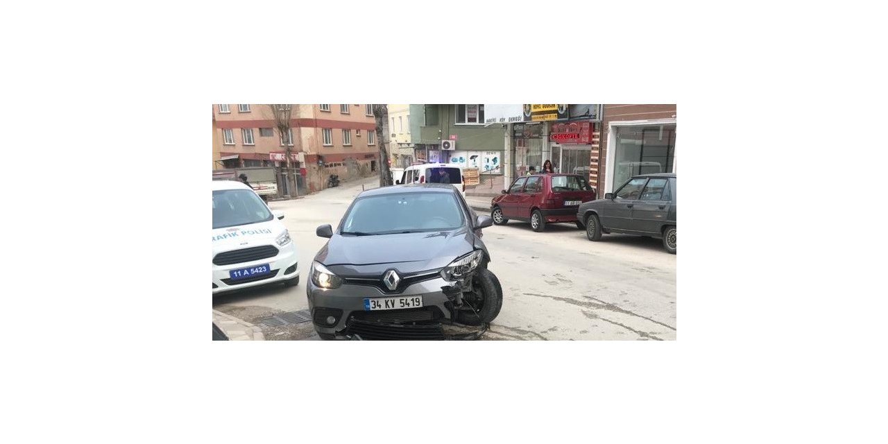 Bilecik’te trafik kazası, 4’ü hafif 5 kişi yaralandı