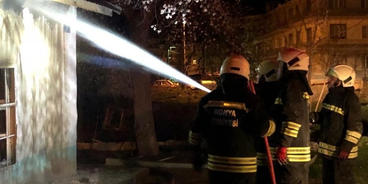 Müstakil ev alev alev yandı