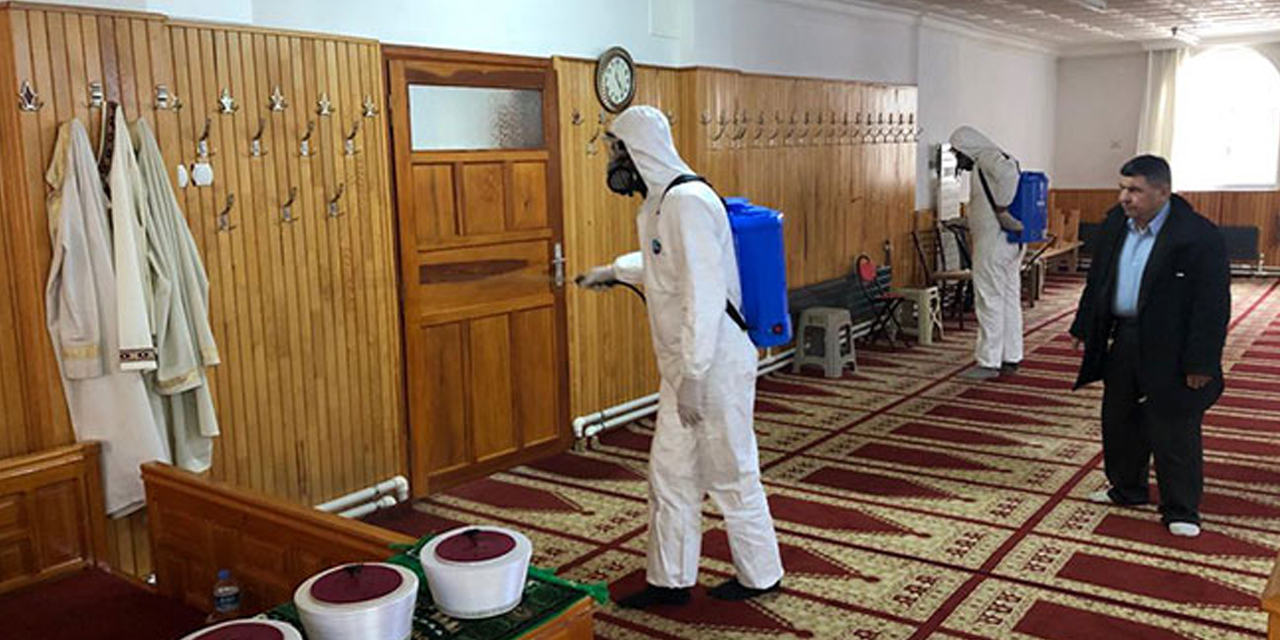 Derebucak'ta koronavirüse karşı okullar dezenfekte edildi