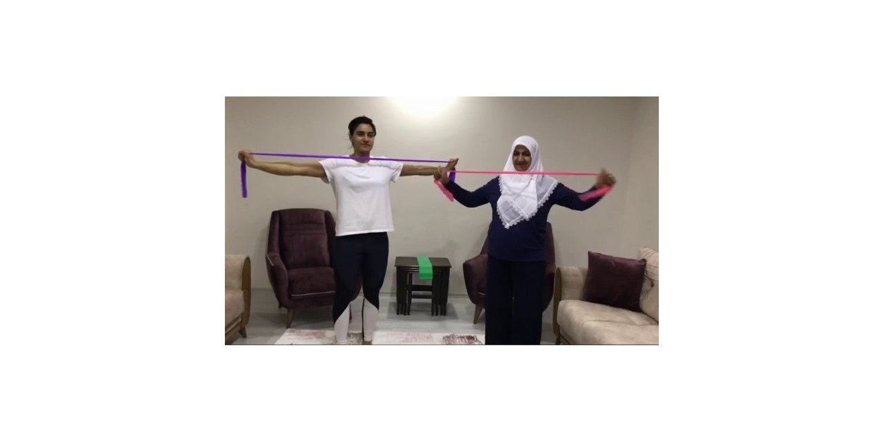 Korona virüs tedbirlerine “Evde kalıyorum spor yapıyorum” videolarıyla destek