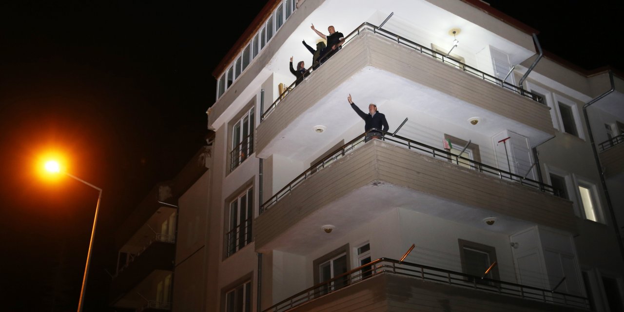 Koronavirüs salgının son bulması için camilerin hoparlöründen dua edildi