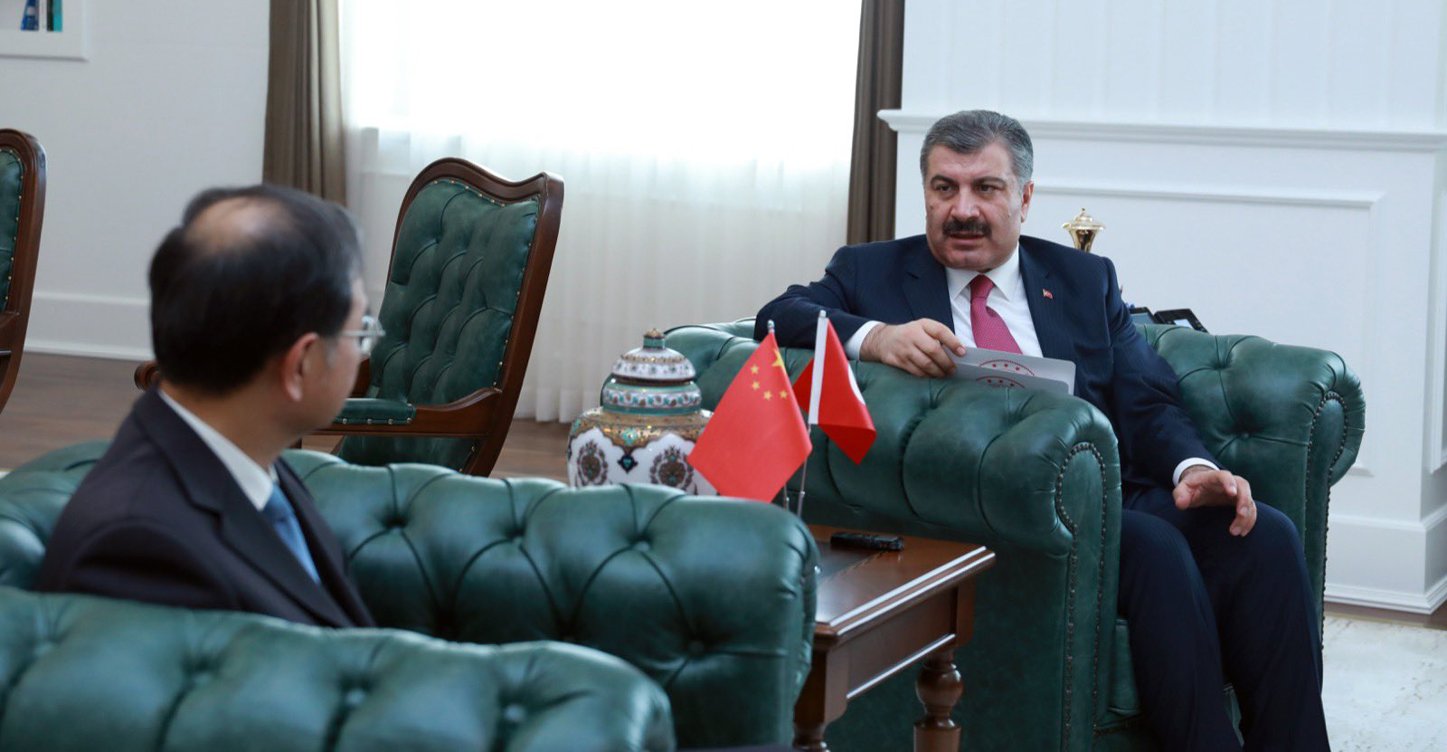 Bakan Koca, Çin'in Ankara Büyükelçisi Li iş birliğini görüştü