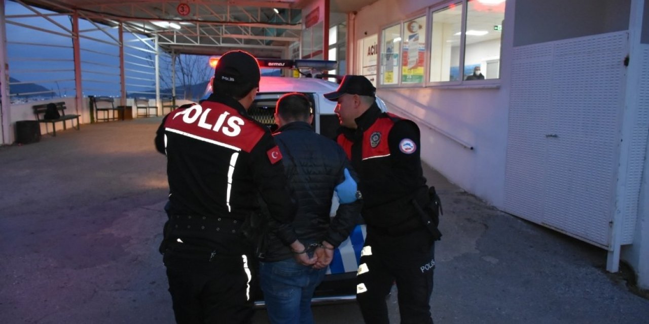 Sanal dolandırıcı kimlik kontrolünde  sahte kimlikle yakalandı
