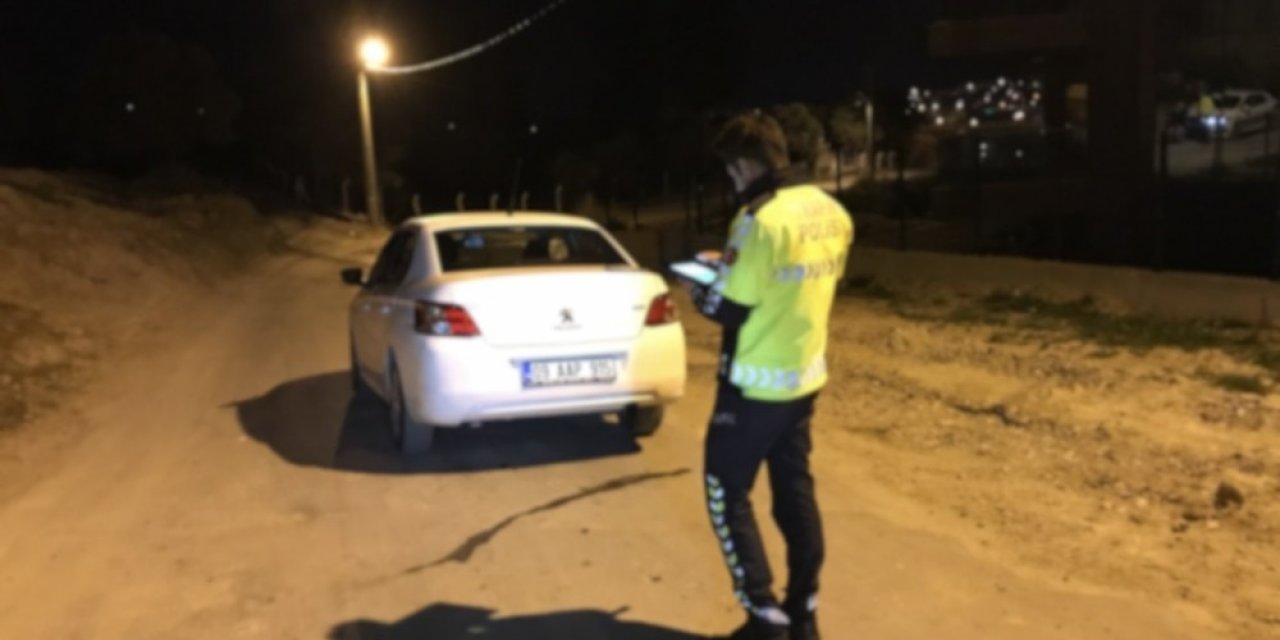 Ehliyetsiz bayan sürücü ortalığı birbirine kattı