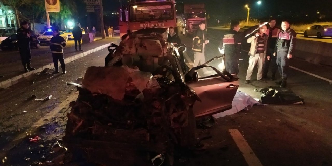 TIR’a arkadan çarpan aracın sürücüsü hayatını kaybetti