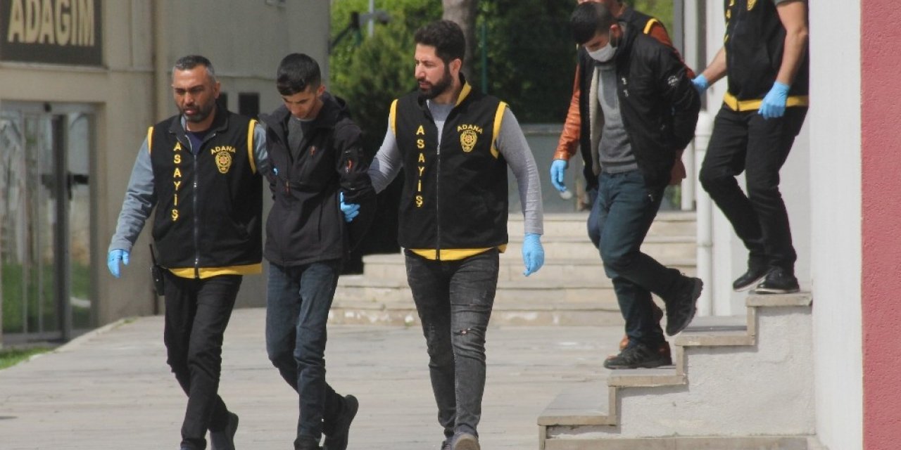 Hayat kadınlarına bin lira kaptırınca otel görevlisini gasp ettiler