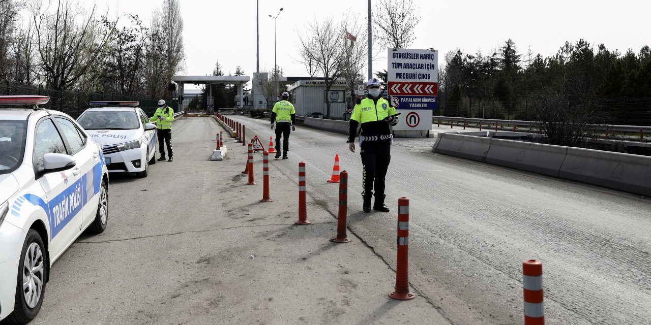 Polisten yolcu otobüslerine koronavirüs denetimi