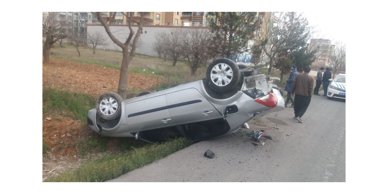 Minibüs ile otomobil çarpıştı: 2 yaralı