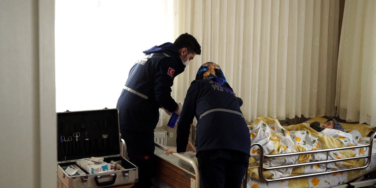 Bursa'da "Vefa Sosyal Destek Ekibi" binlerce çağrıya yanıt verdi