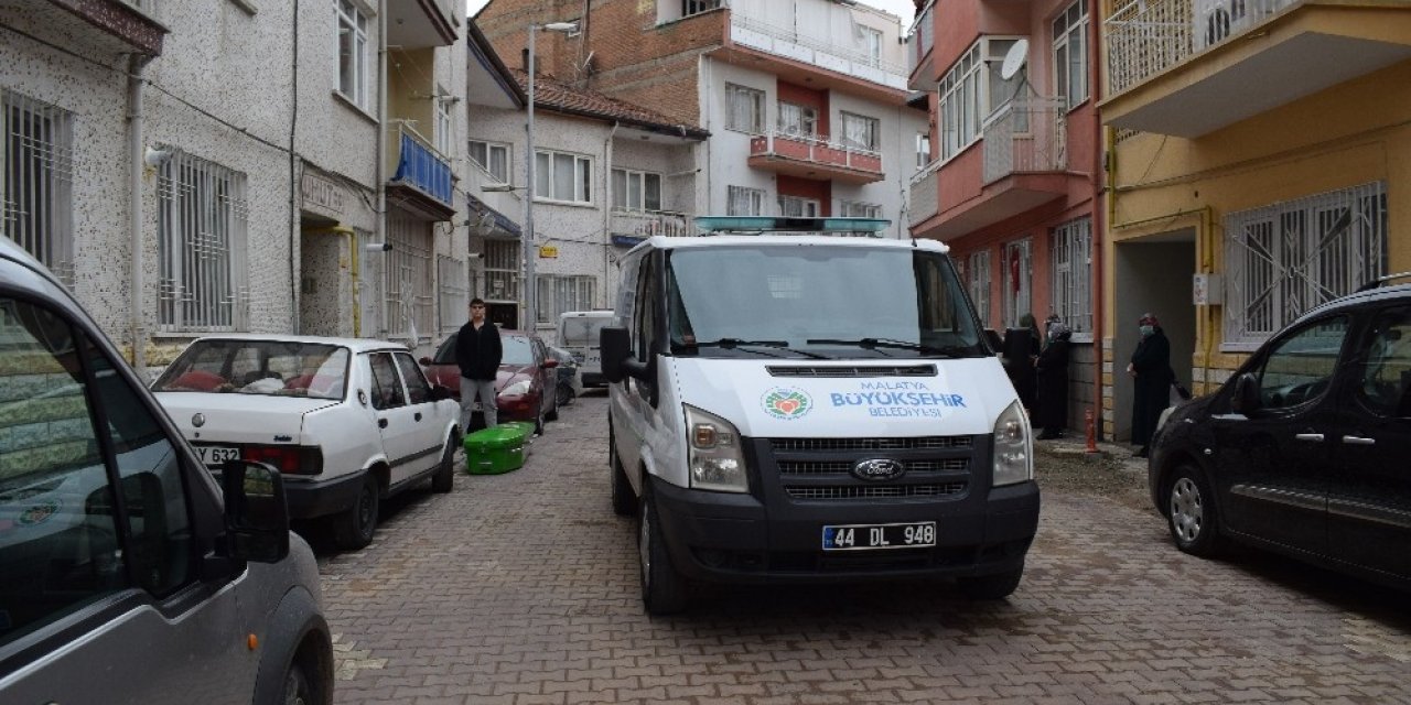 Yaşlı adam evinde ölü bulundu