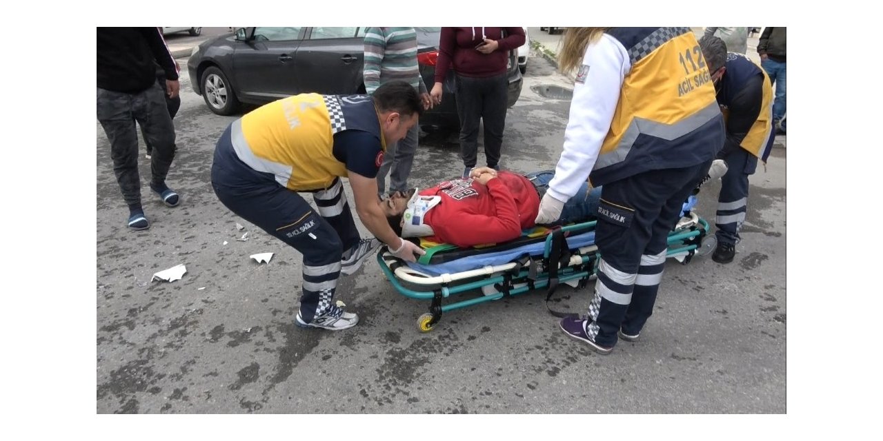 Otomobile çarpan motosikletli yaralandı