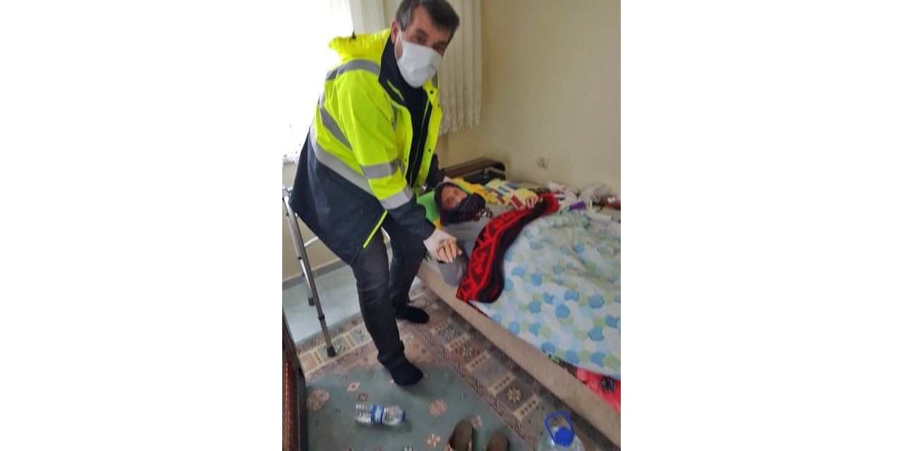 Gelibolulu muhtardan yaşlı köylülere ücretsiz ekmek ve su hizmeti