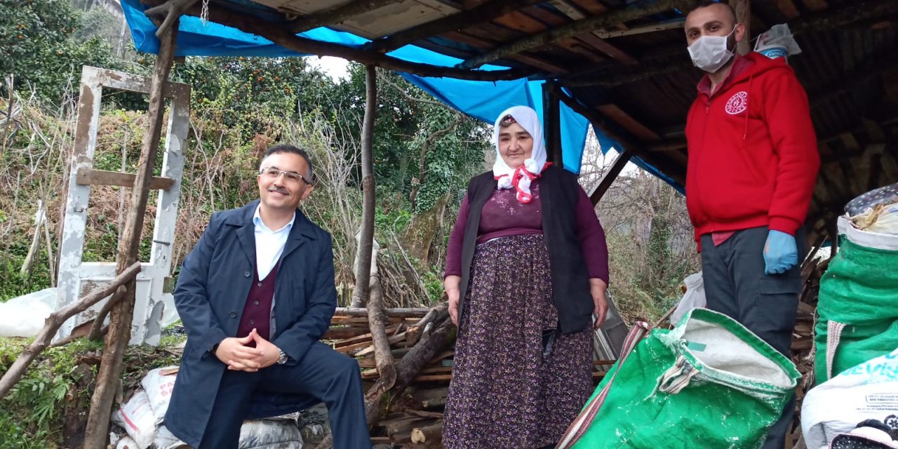 Yaşlı kadının çamaşır makinesi talebini Rize Valisi karşıladı
