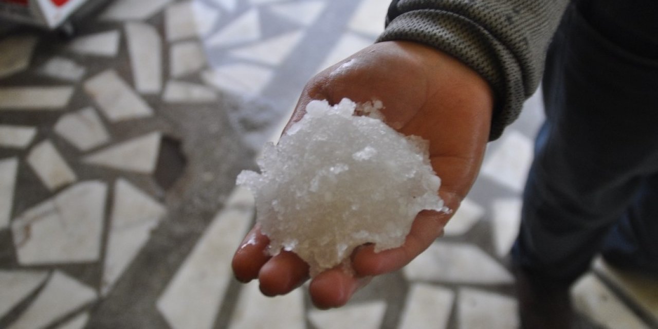 Şuhut’ta şiddetli yağmur ve dolu yaşamı olumsuz etkiledi