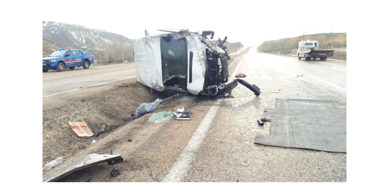 Trafik kazası 2 yaralı