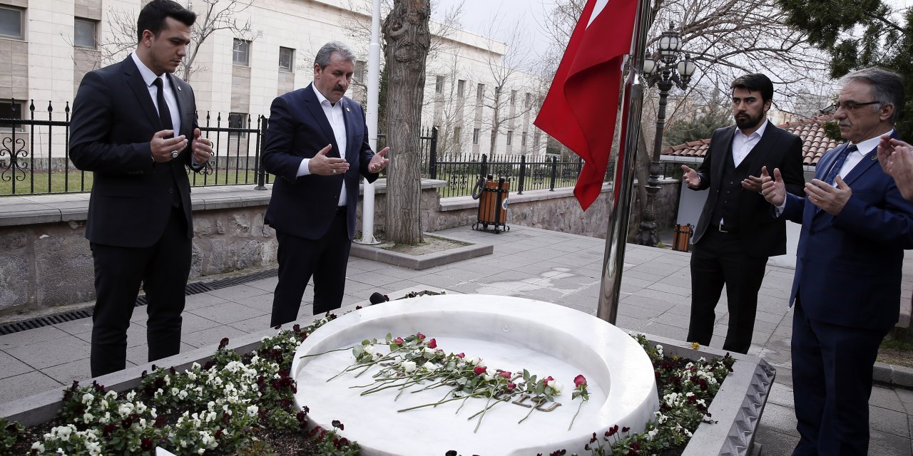 Muhsin Yazıcıoğlu kabri başında anıldı