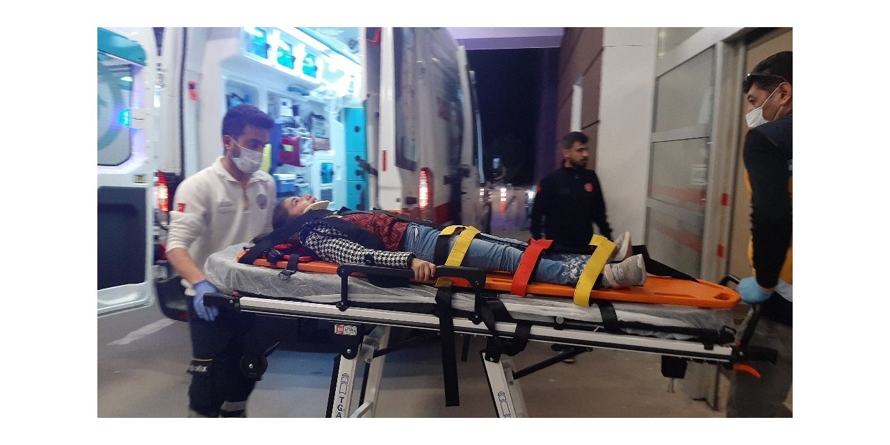 İki otomobil çarpıştı: 4 yaralı