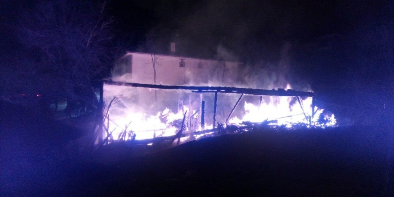 Kastamonu’da geceyi alevler aydınlattı