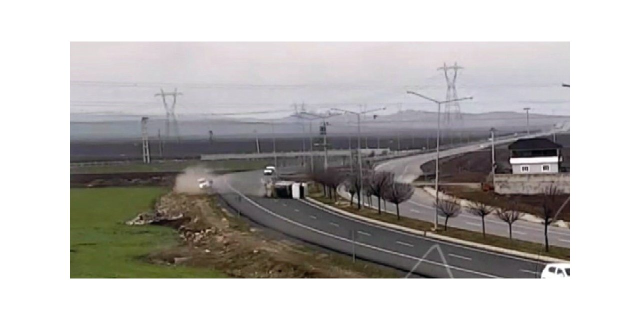 Batman’da 3 kişinin yaralandığı kaza anı kameraya yansıdı