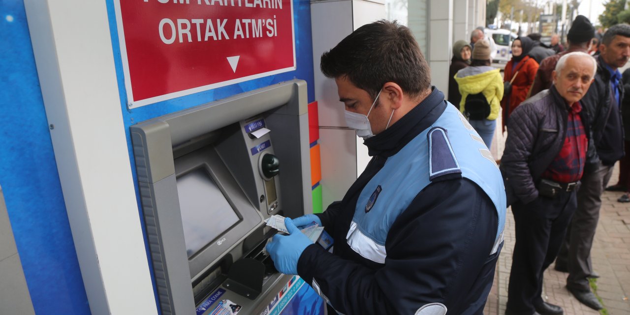 Zabıtaya hitabıyla duygulandıran Burhan amcadan "Evde kal" çağrısı