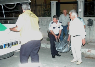 Emekli astsubay başını çarpıp öldü