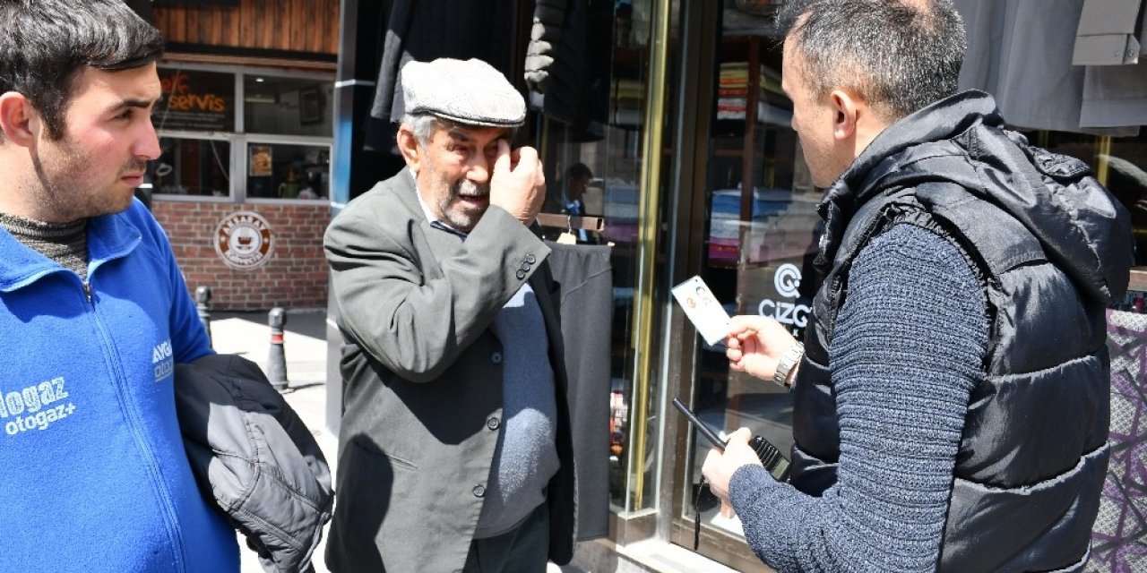 Israrla sokakta kalan 65 yaş üstü vatandaşlara 392 TL ceza