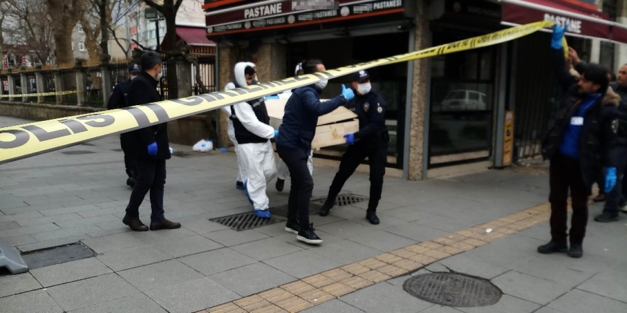 Beyoğlu’nda bulunan yaşlı adamın cesedi Adli Tıp Kurumuna götürüldü