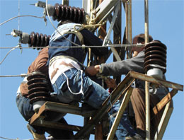 Elektrik direğinde yanıyorum çığlıkları