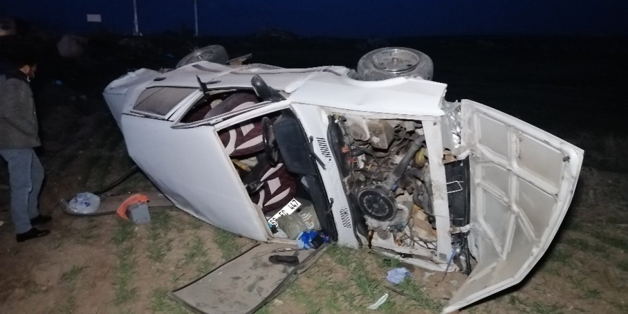Aksaray’da feci kaza! Otomobil tarlaya uçtu: 1’i çocuk 4 yaralı