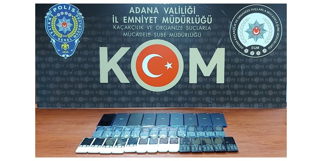 Polis baskınında 37 adet kaçak cep telefonu ele geçirildi