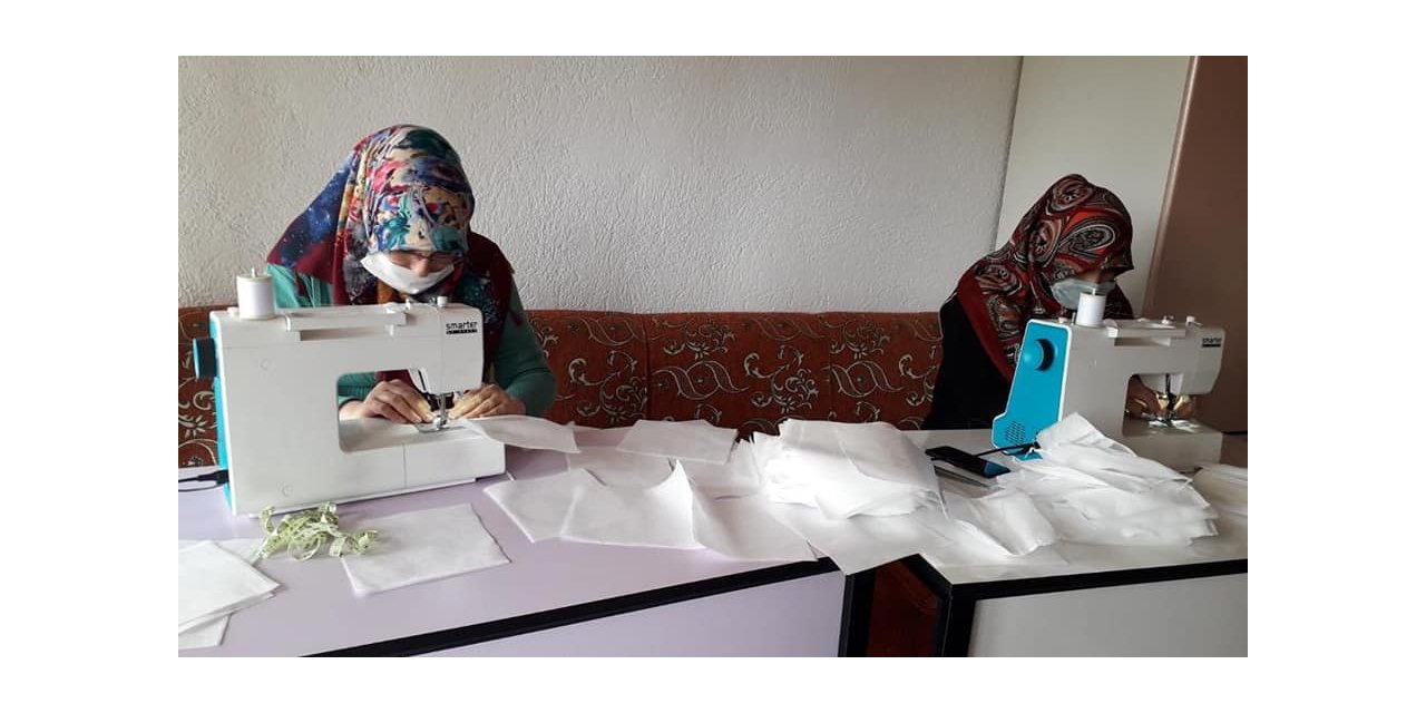 Tomarza Belediyesinin desteği ile gönüllü kadınlar maske üretmeye başladı