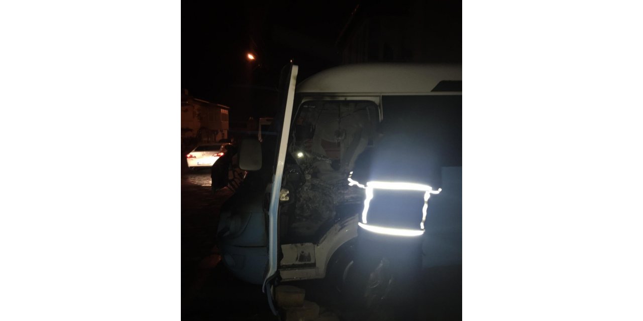 Keşan’da gece yarısı korkutan araç yangını