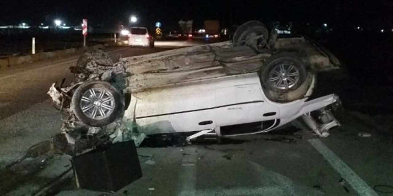 Konya'da kamyona çarpan otomobil takla attı: 2 yaralı