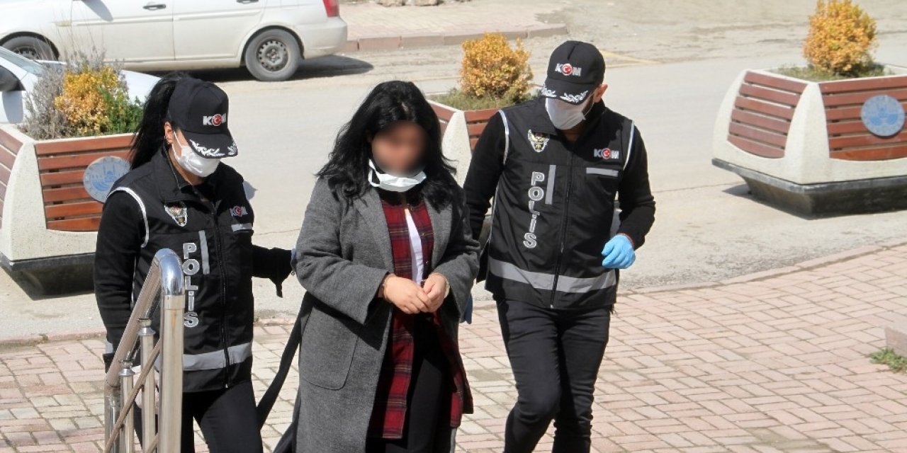 Elazığ’da sahte kadın hakim yakalandı, adliyeye sevk edildi