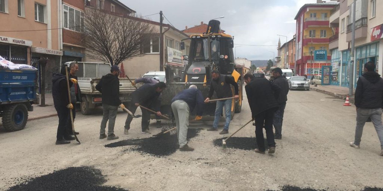 Ulaş'ta asfalt yama çalışmalarına başlandı
