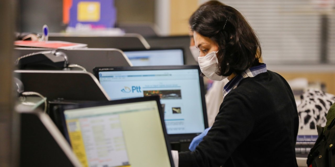 Emekli vatandaşlara maaşları konutlarında verilmeye başlandı