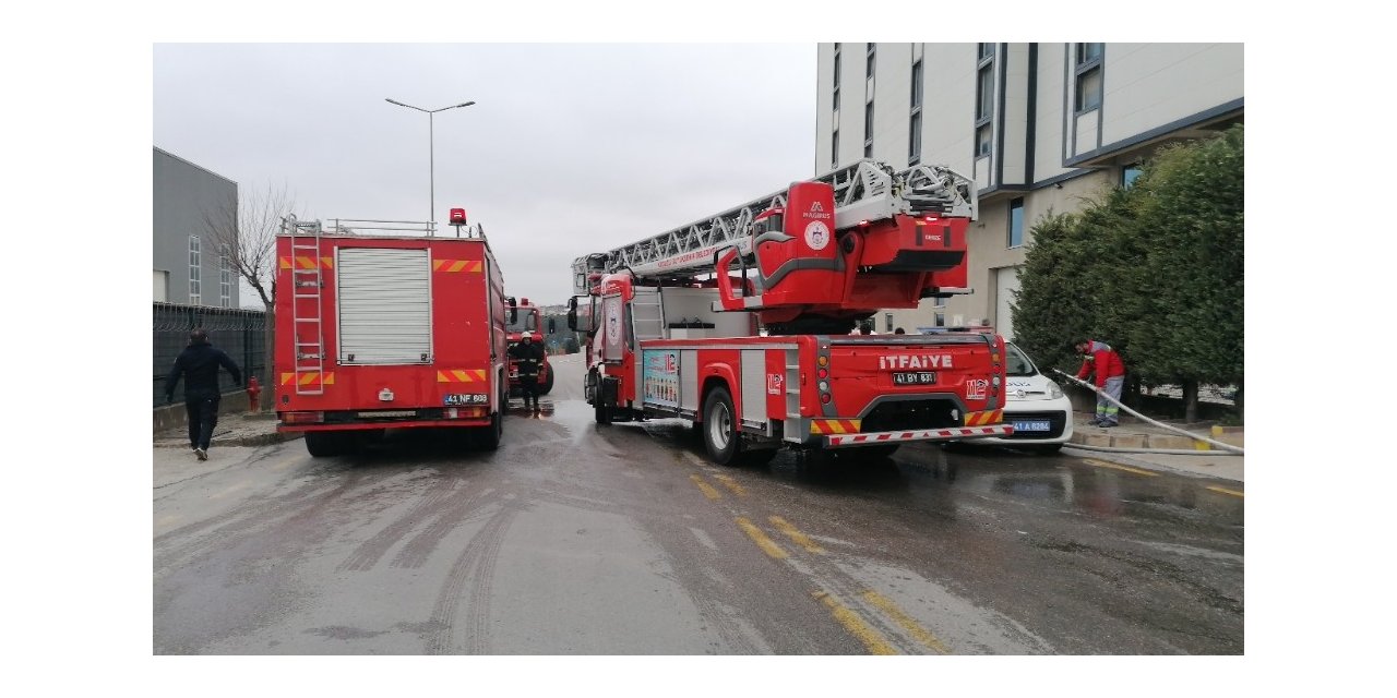 Kocaeli’de kompozit fabrikasında yangın