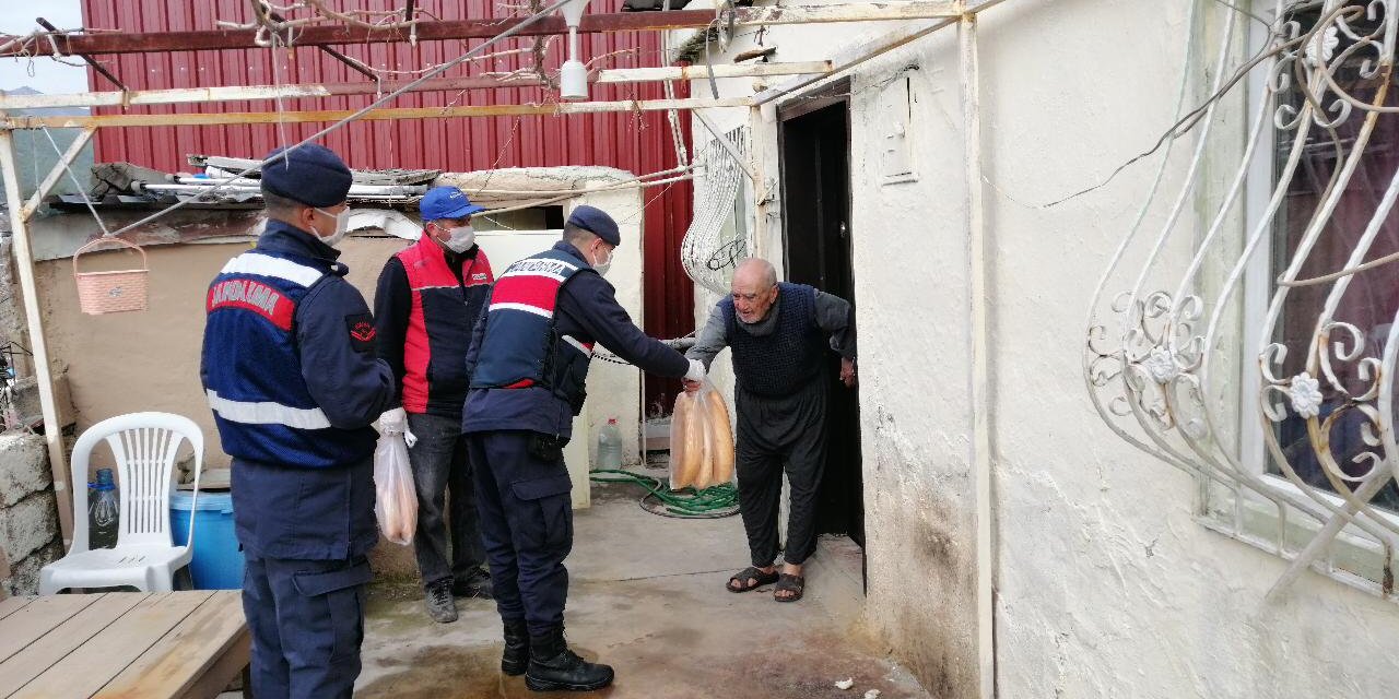 Niğde'de "Vefa Sosyal Destek Grubu" yaşlıların hizmetine koşmaya devam ediyor