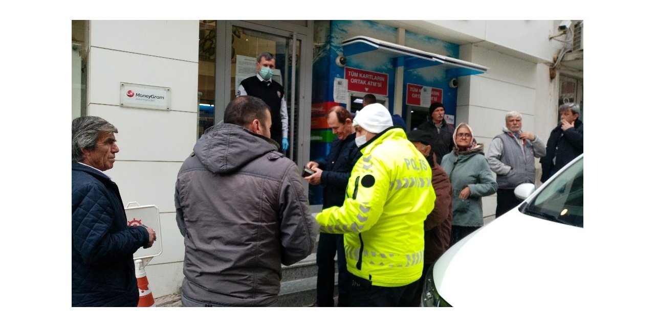 Sokağa çıkan yaşlılara polis uyarısı