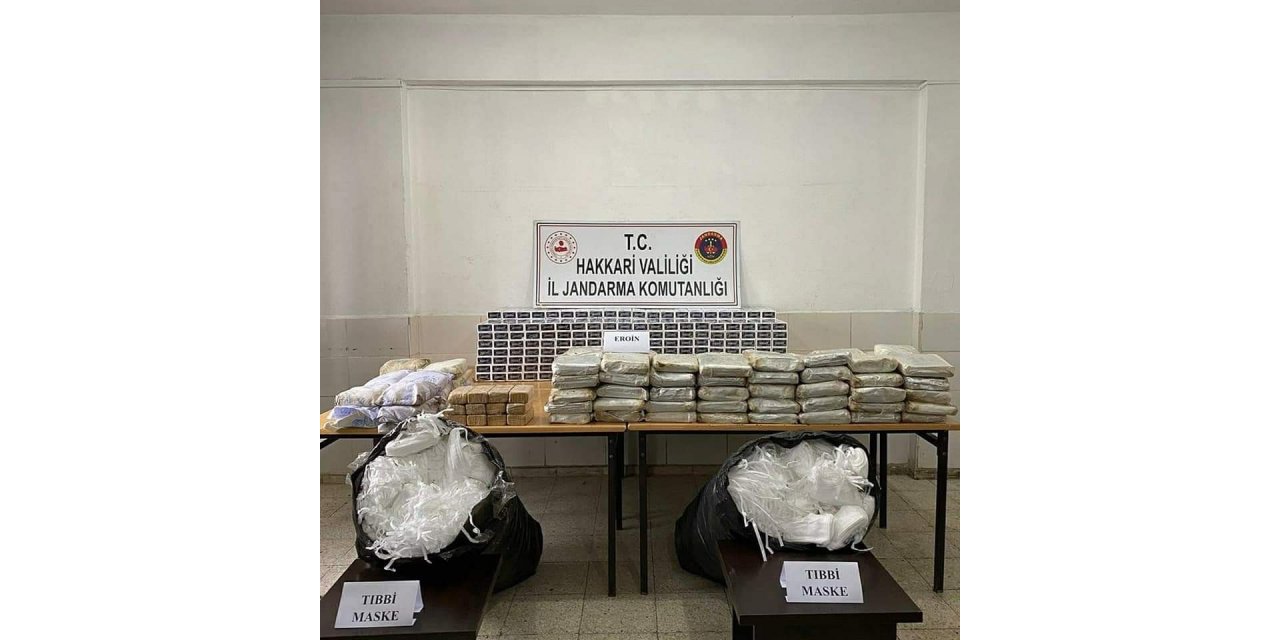 Yüksekova’da 177 kilo eroin ile 10 bin adet tıbbi maske ele geçirildi