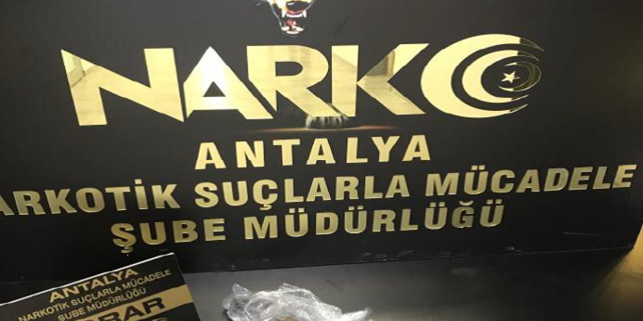Havalimanında yolcunun üzerinden uyuşturucu çıktı