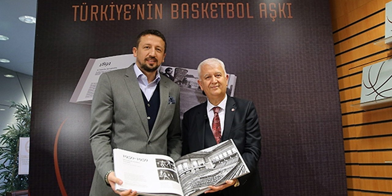 Hidayet Türkoğlu'ndan 'evde kaldığını' gösteren 100 kişiye hediye