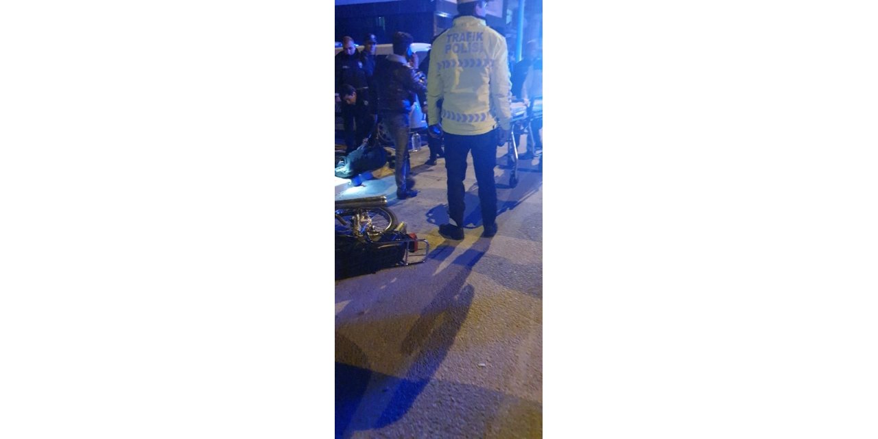 Isparta’da kamyonet motosiklete çarptı: 3 yaralı