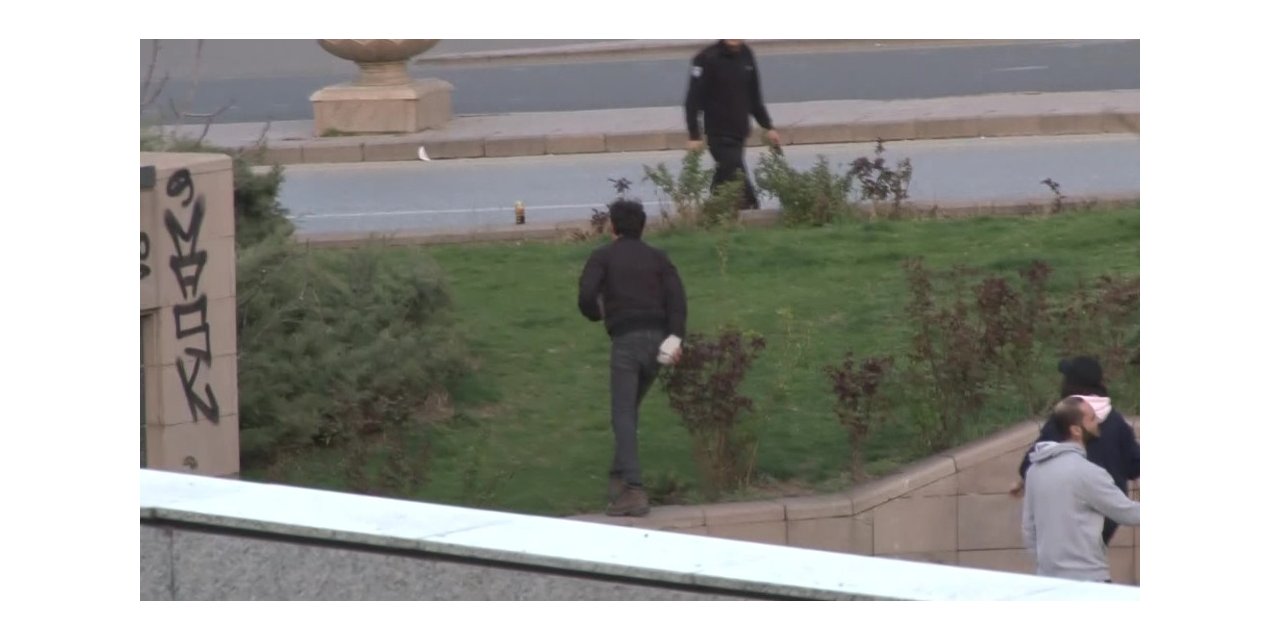 Başkent’te liselilerden taşlı sopalı laf atma kavgası