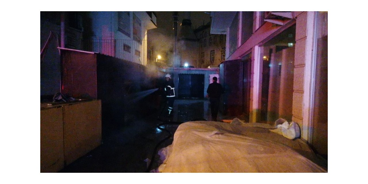 İş yerinde çıkan yangın paniğe neden oldu