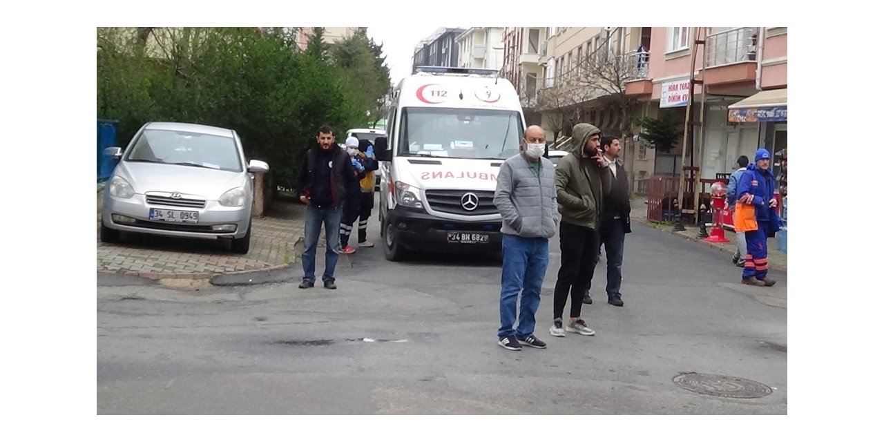 Yangın nedeniyle evinde mahsur kalan yaşlı adamı itfaiye kurtardı