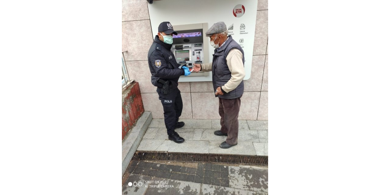 Polis ekiplerinden yaşlılara kesintisiz hizmet
