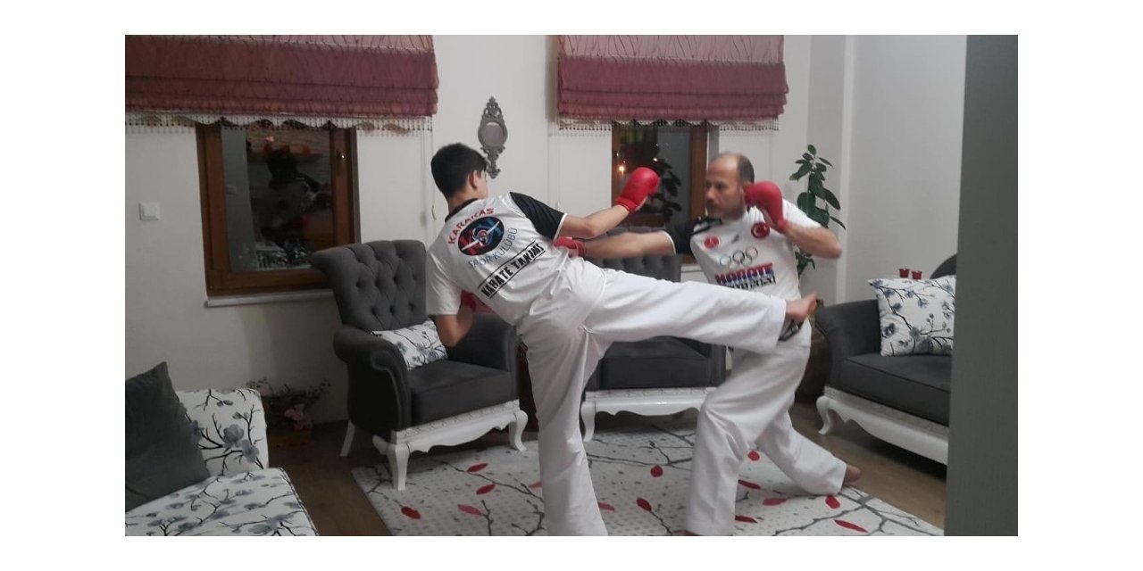 Ispartalı karateciler antrenmaları eve sığdırdı