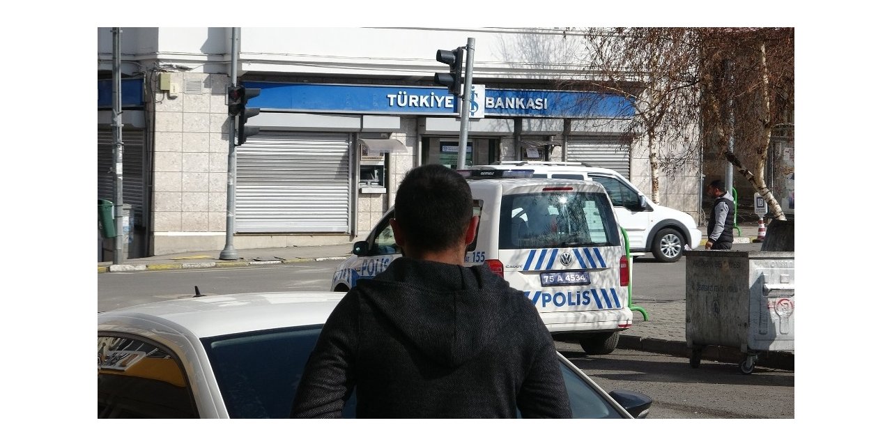 Polis ekipleri anons yapmaya başladı: "Evde kalın"