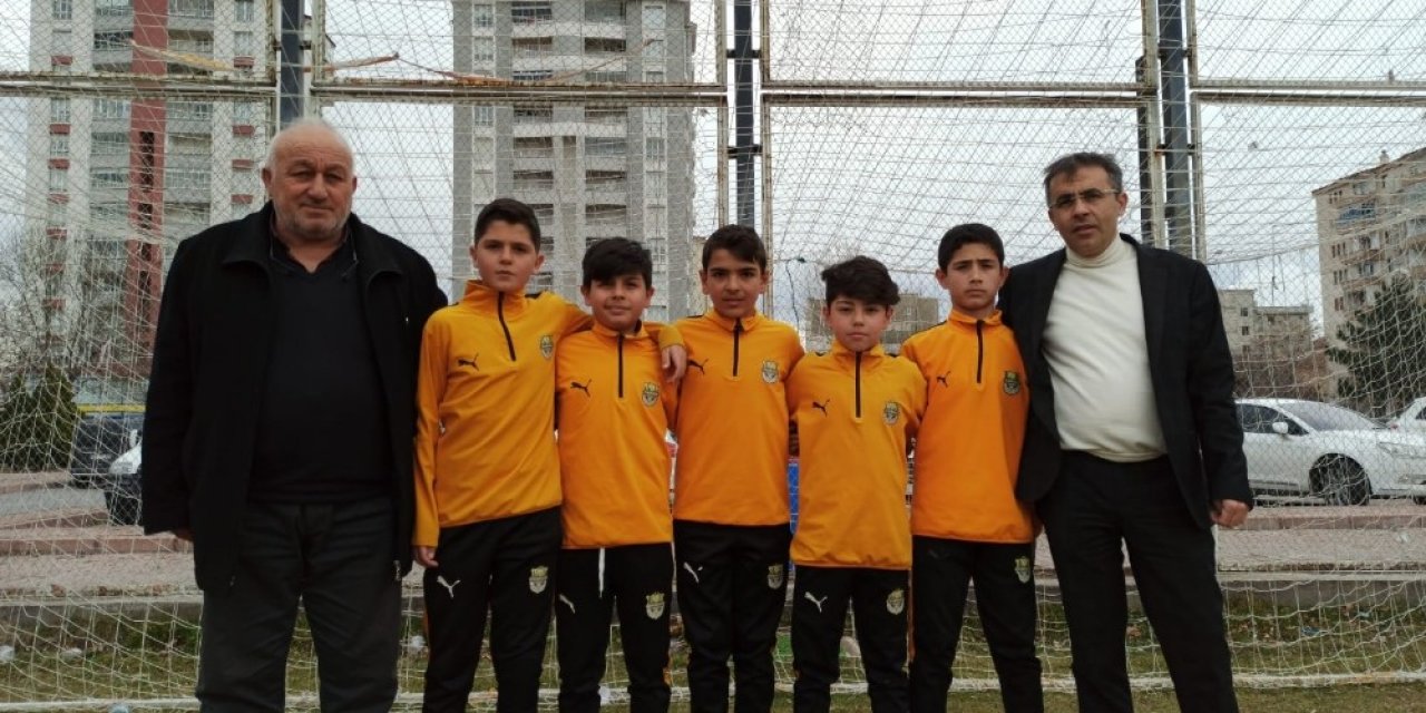 Minik oyunculardan ’’Evde kal çağrısı’’